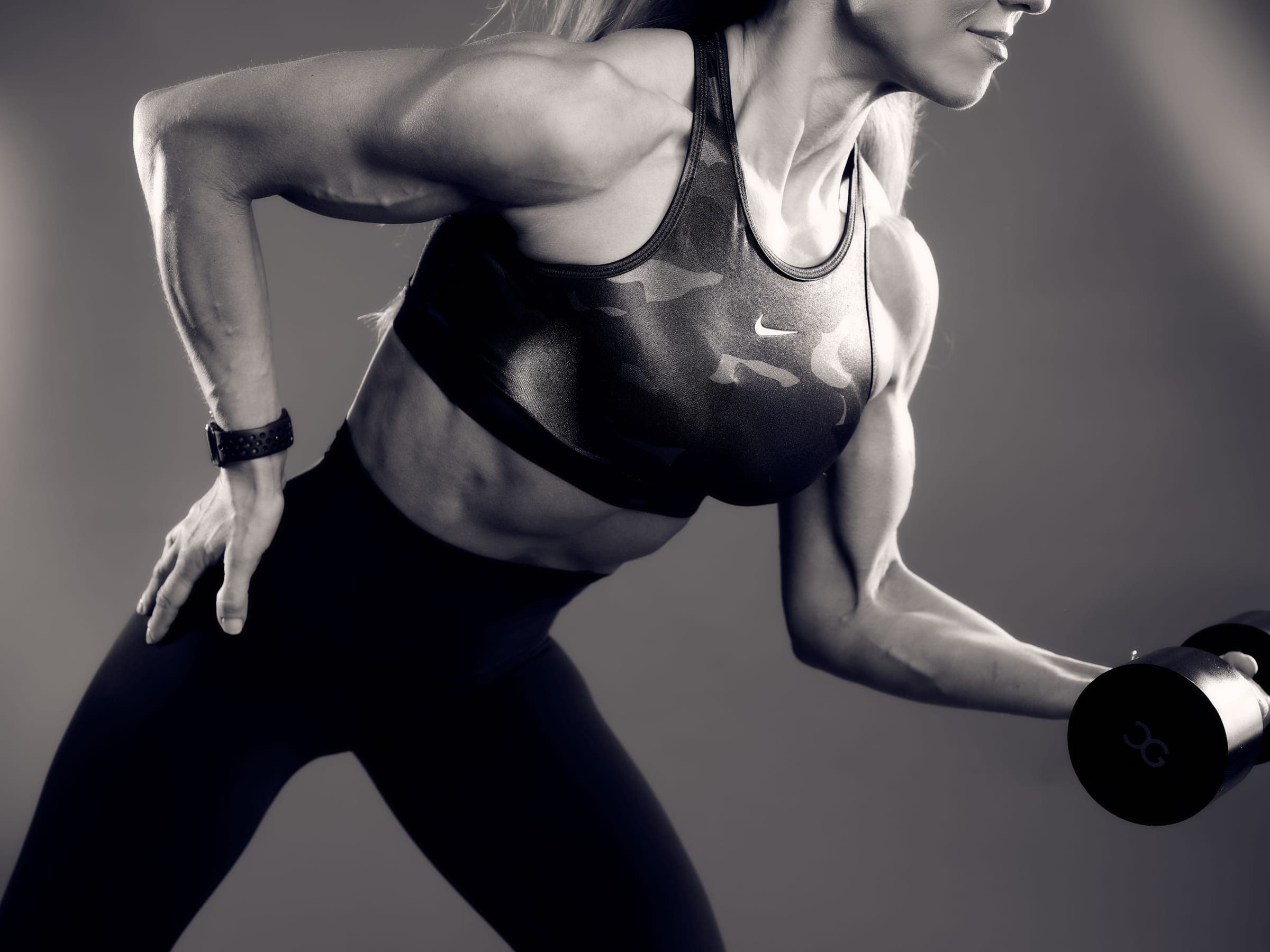 Caroline Girvan, mid-lift.
